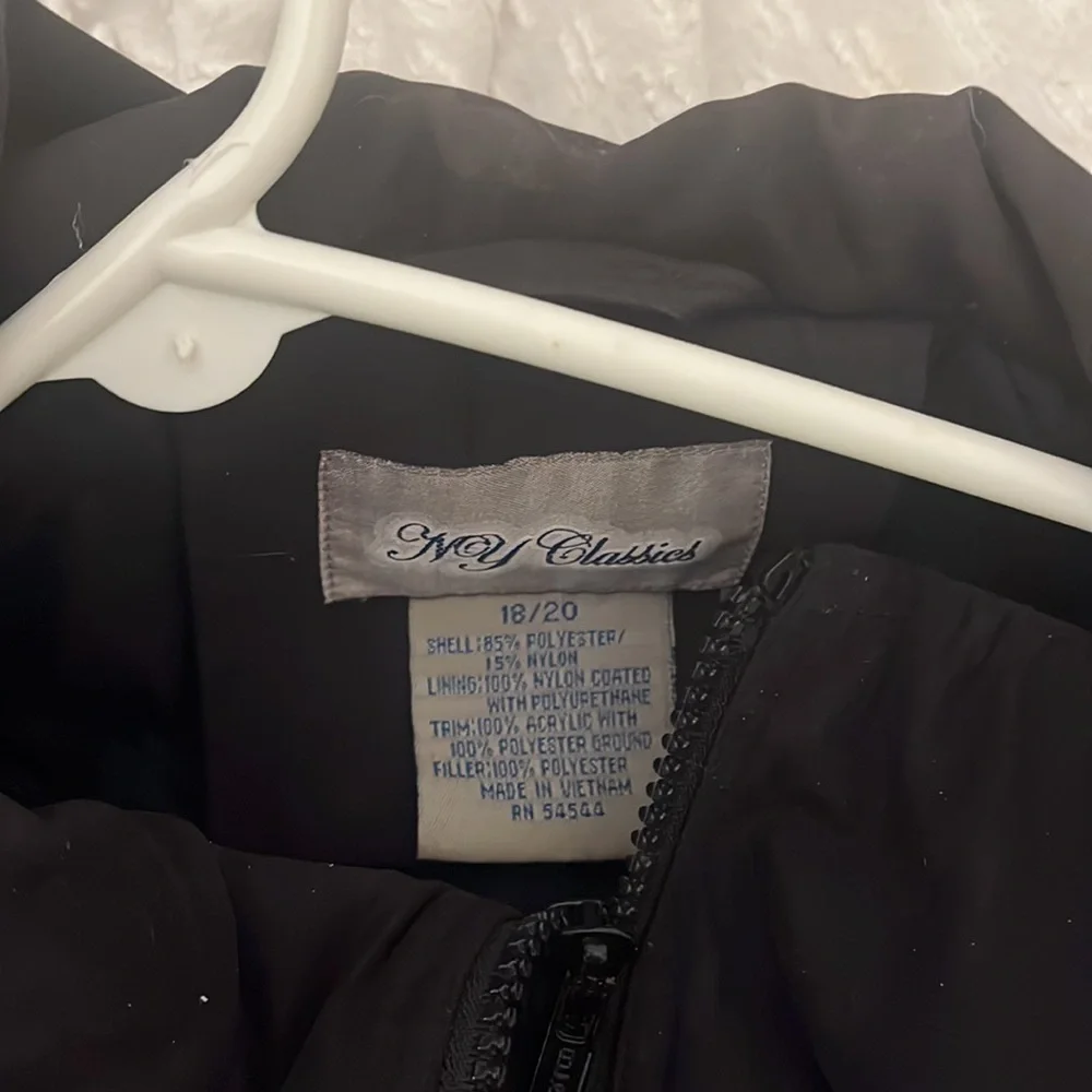 A black jacket - Picture 3 of 3